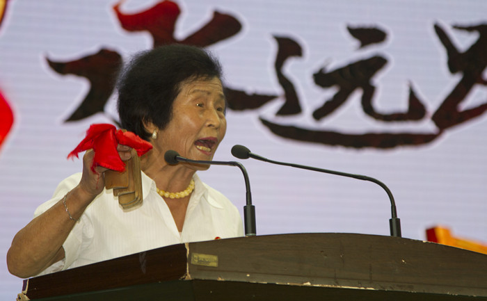 和静县哈尔莫敦镇选手张素华，《艰难的昨天　幸福的今天　希望的明天》_副本.jpg