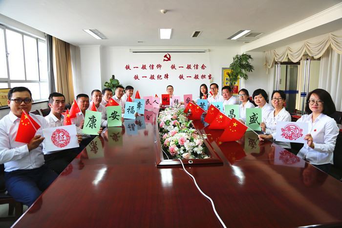 1506948982898028420.jpg 近日,库尔勒市纪委全体干部在国庆中秋“双节”前送祝福,提醒广大党员领导干部清廉过节,举家团圆。摄影:黄磊 联系电话:0996-2168610_副本.jpg