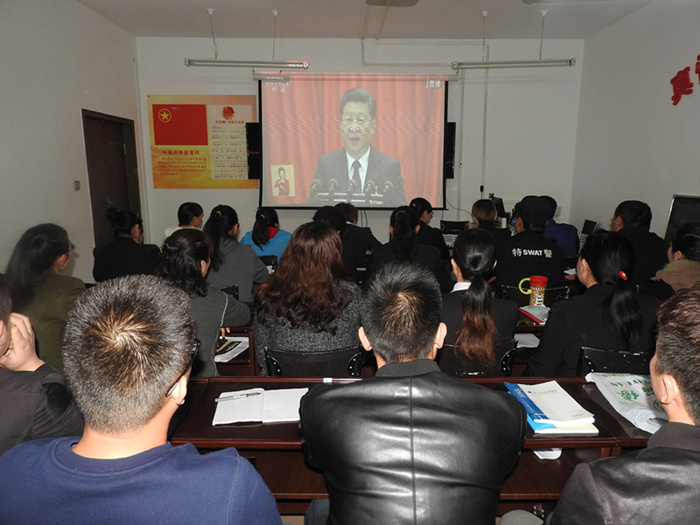 1508466579494023323.jpg 3新疆维吾尔自治区阿勒泰地区阿勒泰市金山路街道观看十九大报告视频_副本.jpg