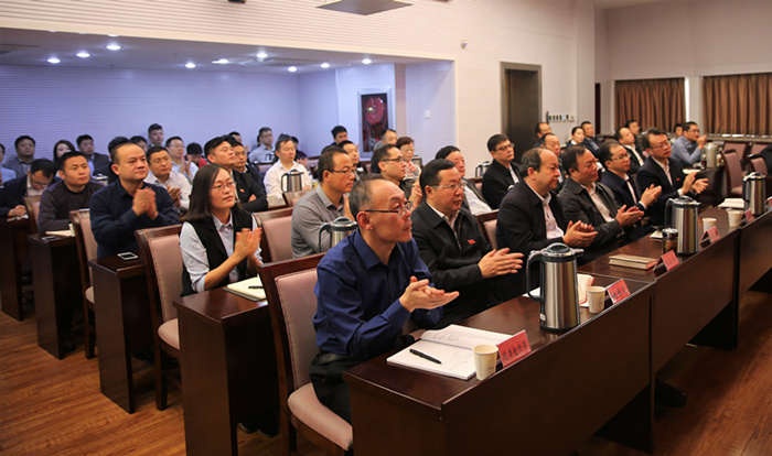 1508466437371023381.jpg 1新疆维吾尔自治区纪委监察厅机关对十九大报告再学习_副本.jpg