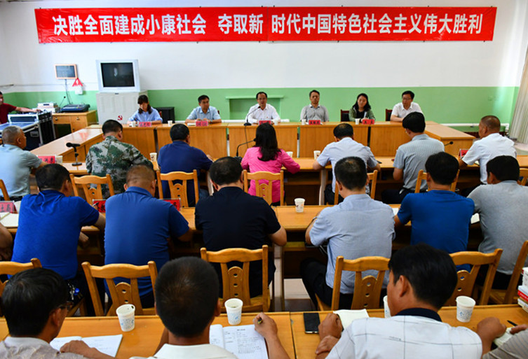 自治州纪委监委主要领导为呼尔墩村“习近平总书记书屋”揭牌