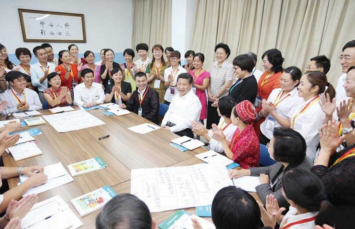 立心铸魂兴伟业以习近平同志为核心的党中央情系教育事业发展