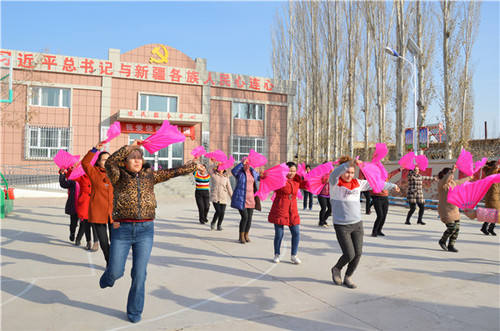 焉耆县七个星镇呼尔东村舞蹈队排练舞蹈1