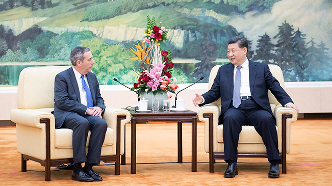 习近平会见美国哈佛大学校长巴科