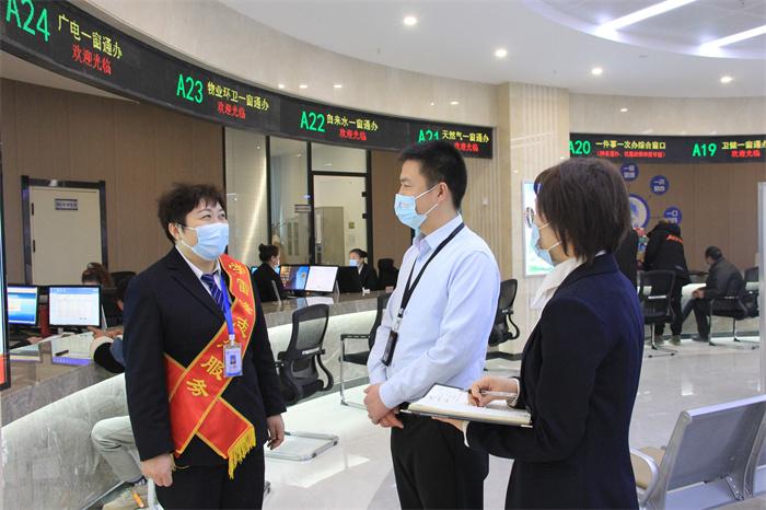 01【镜头】 整治群众身边腐败和不正之风 新疆若羌县.jpg