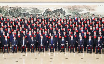 习近平会见全国扫黑除恶专项斗争总结表彰大会代表 王沪宁赵乐际参加会见